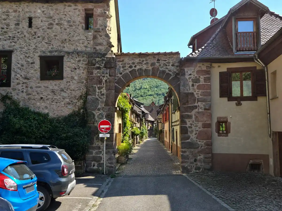 Fortifications et porte basse autour de l'ancien village de Kaysersberg - Aout 2026